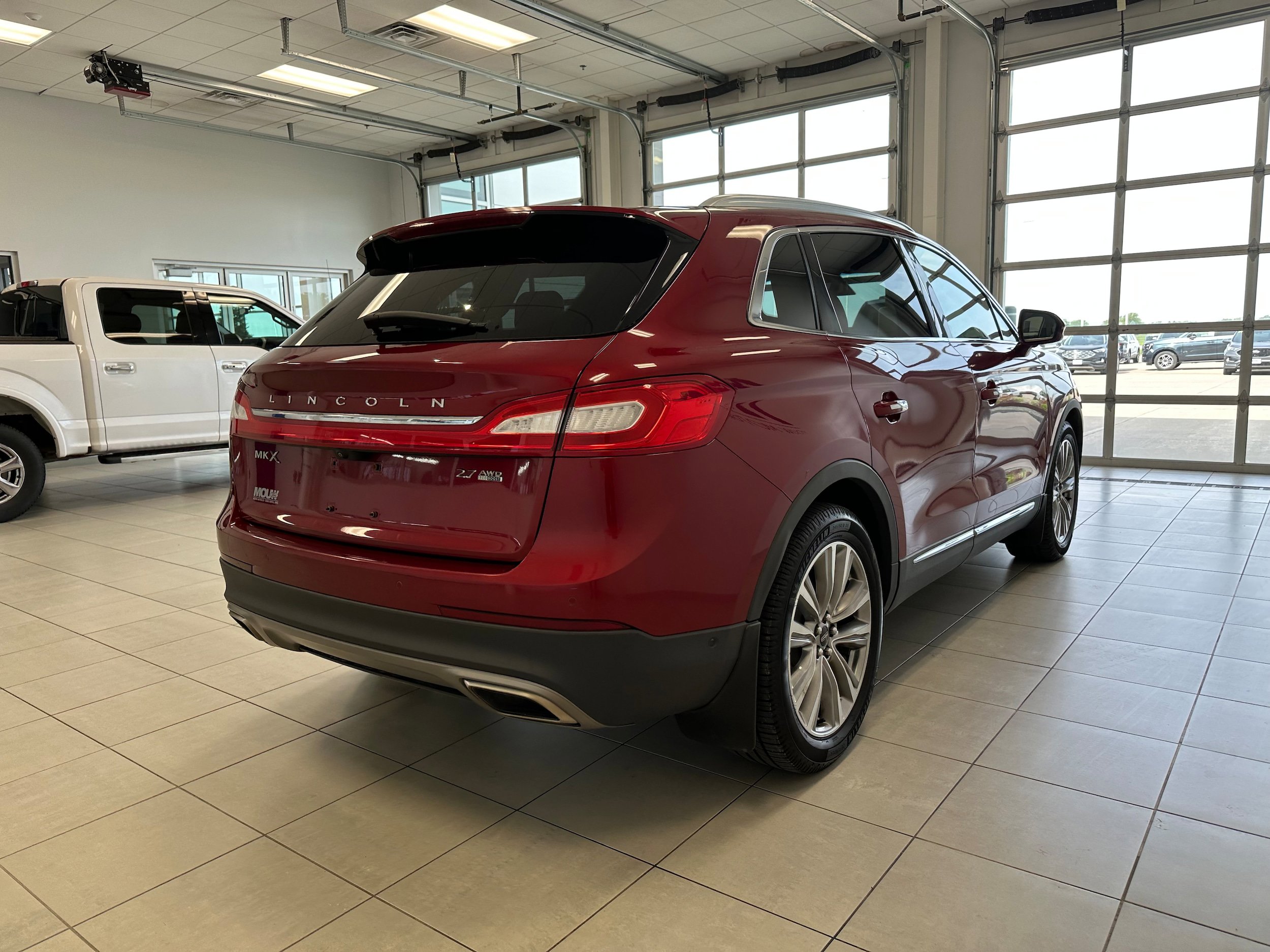 Used 2016 Lincoln MKX Reserve w/ Technology Package AWD/4WD image 5