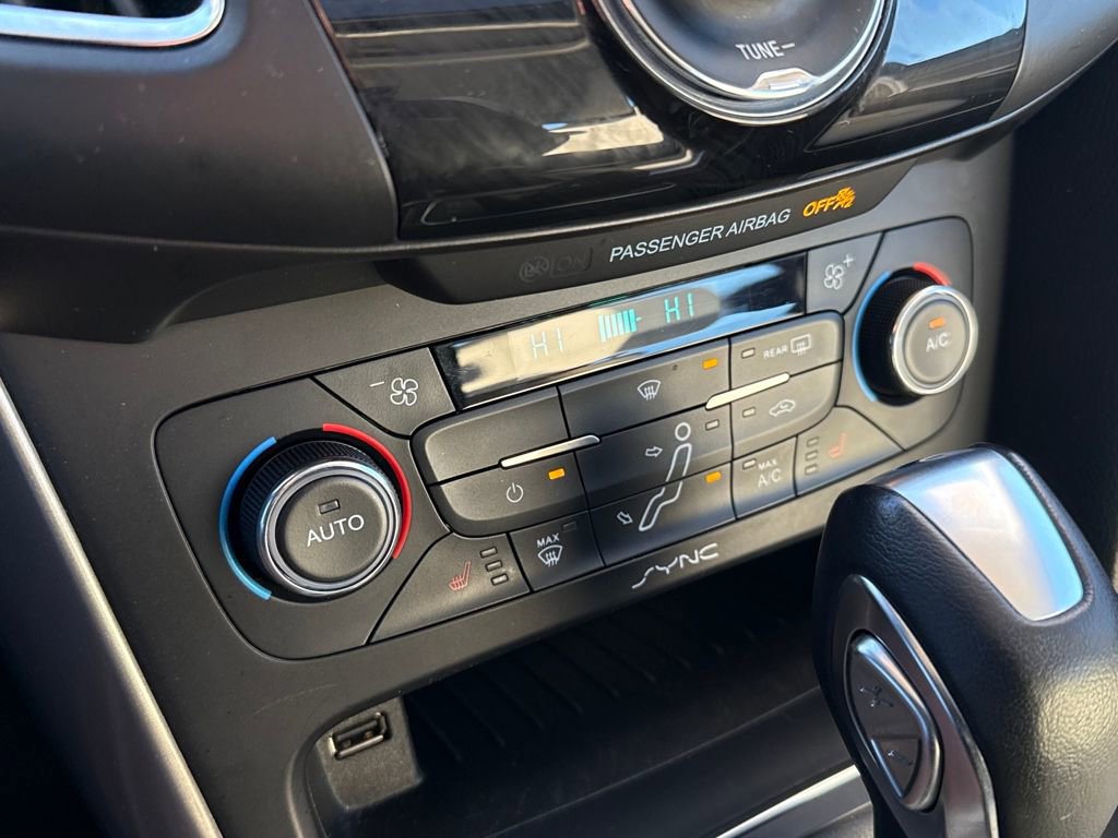 Used 2016 Ford Focus Titanium w/ Titanium Cold Weather Package image 18