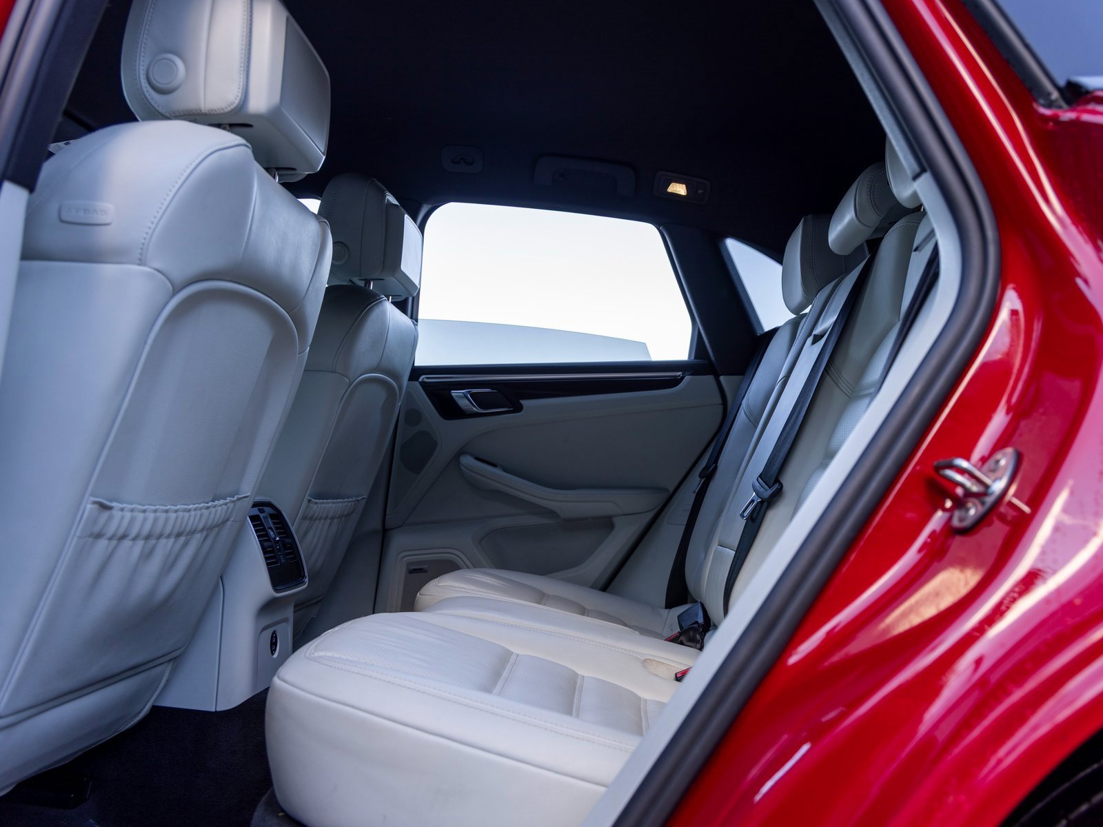 Certified 2024 Porsche Macan Turbo image 42