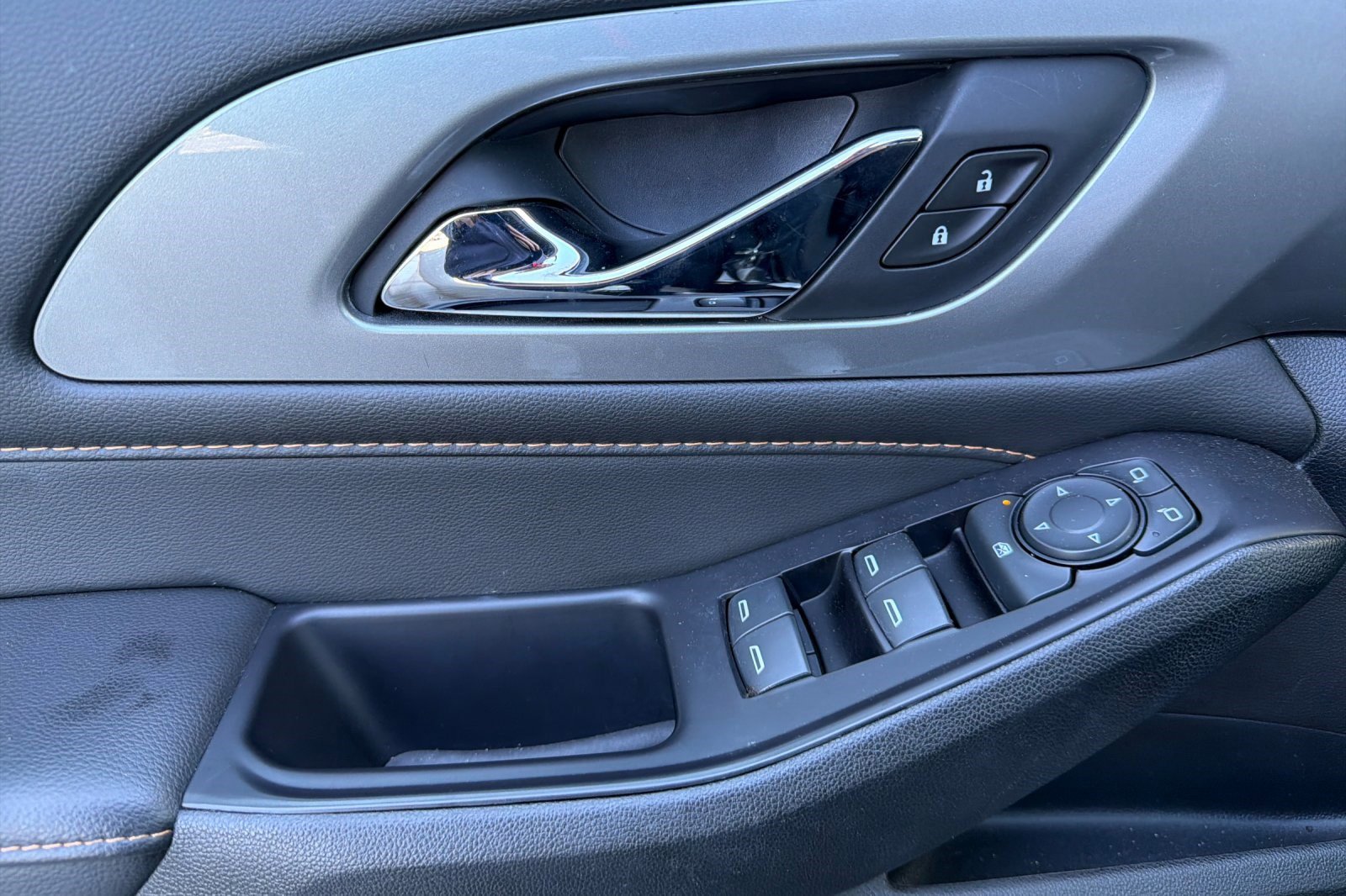 Used 2020 Chevrolet Traverse LS image 12