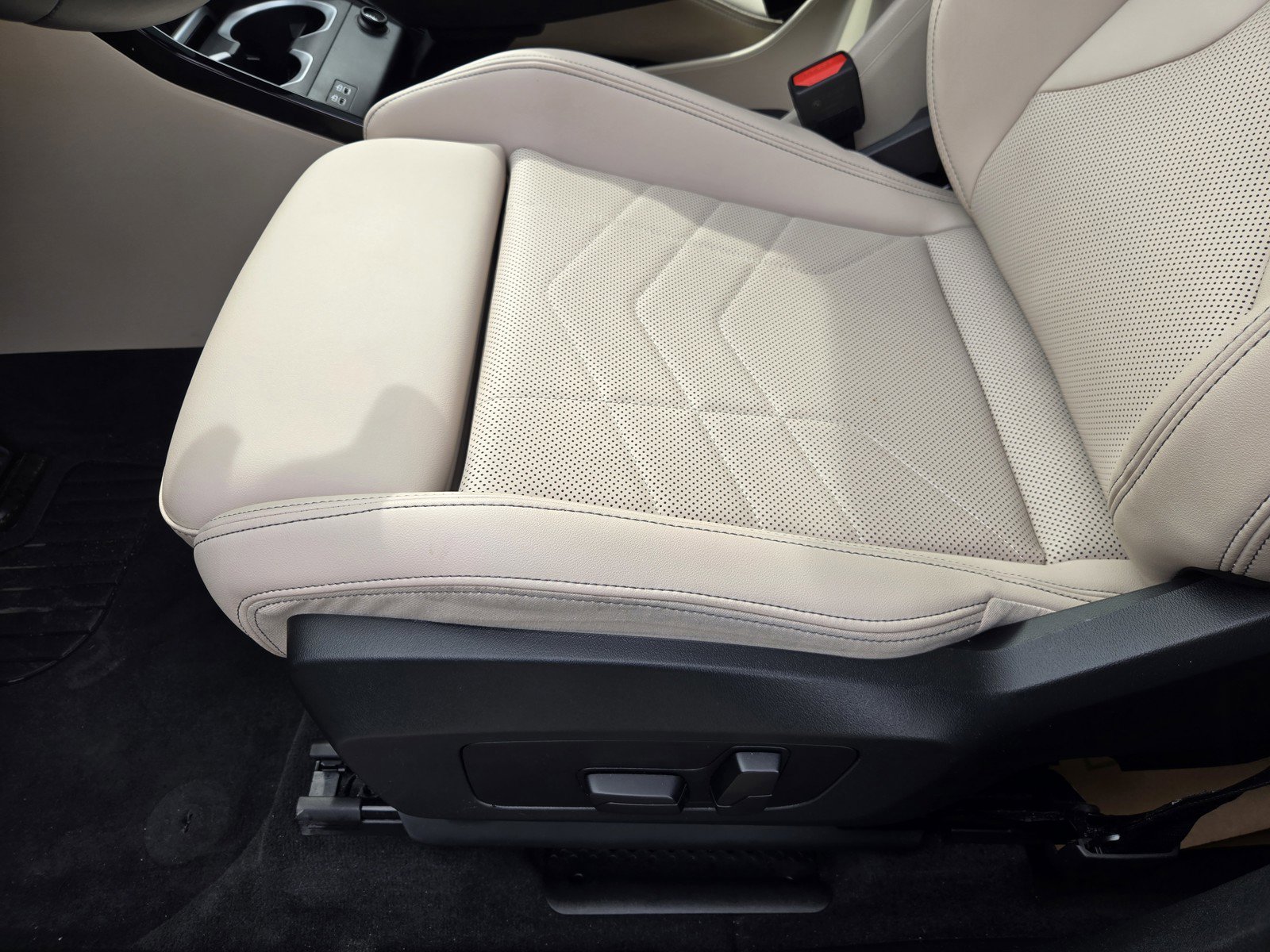 Used 2025 BMW X1 xDrive28i w/ Convenience Package image 17