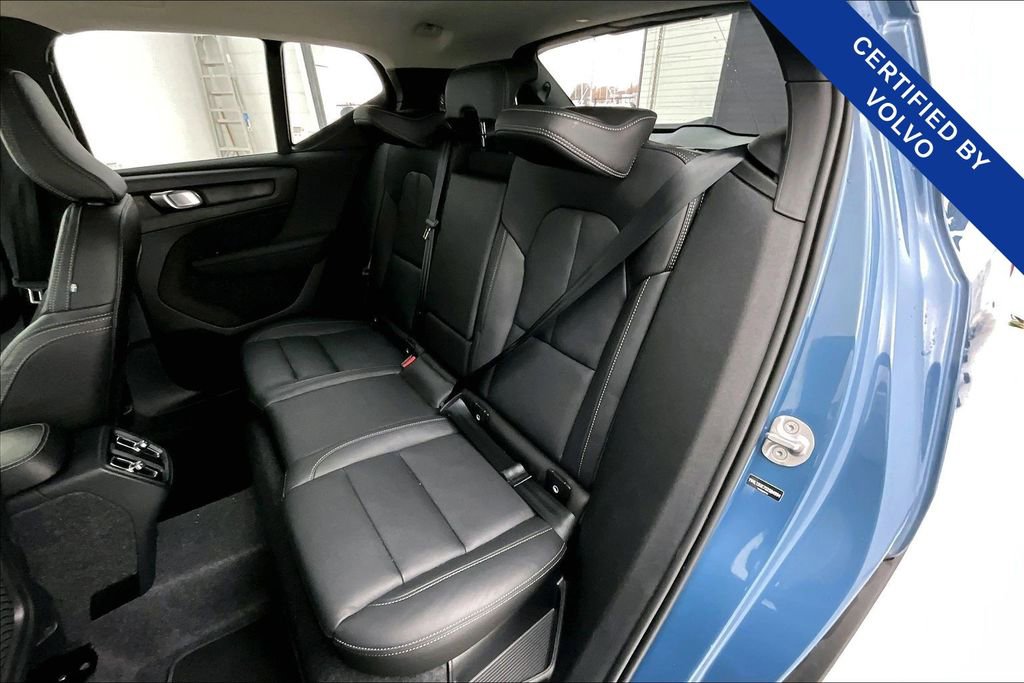 Used 2025 Volvo XC40 B5 Plus image 35