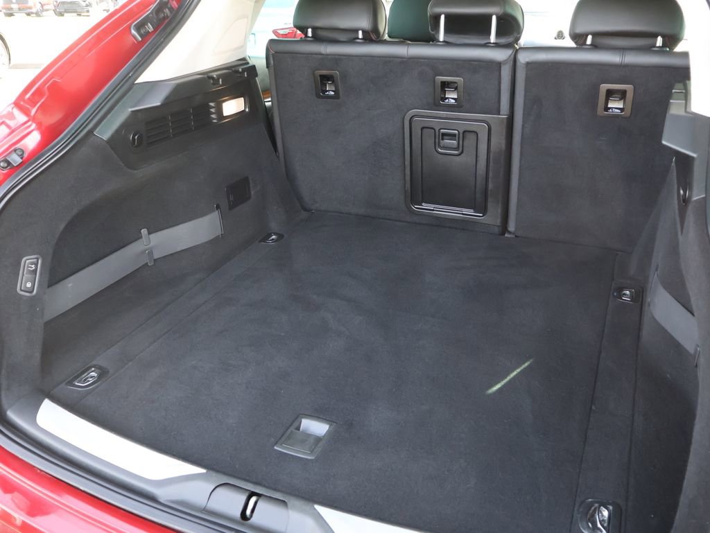 Used 2020 Maserati Levante GranLusso image 11