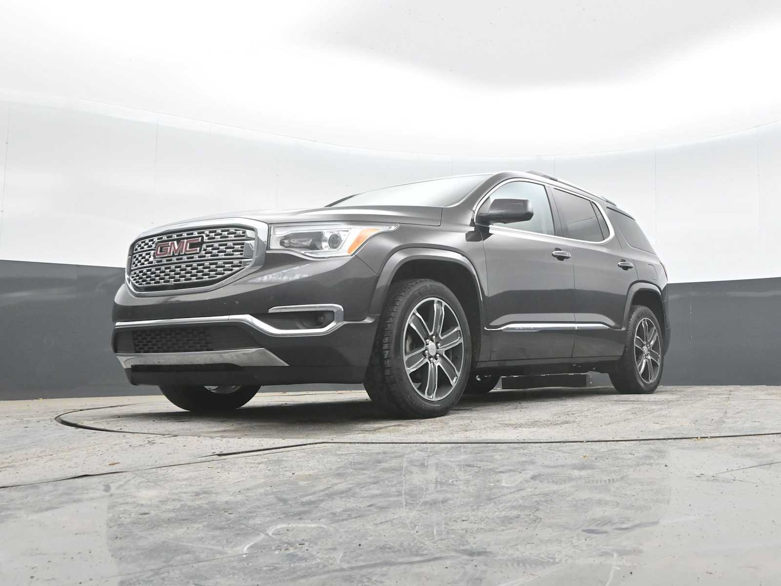Used 2017 GMC Acadia Denali w/ Technology Package AWD/4WD image 26