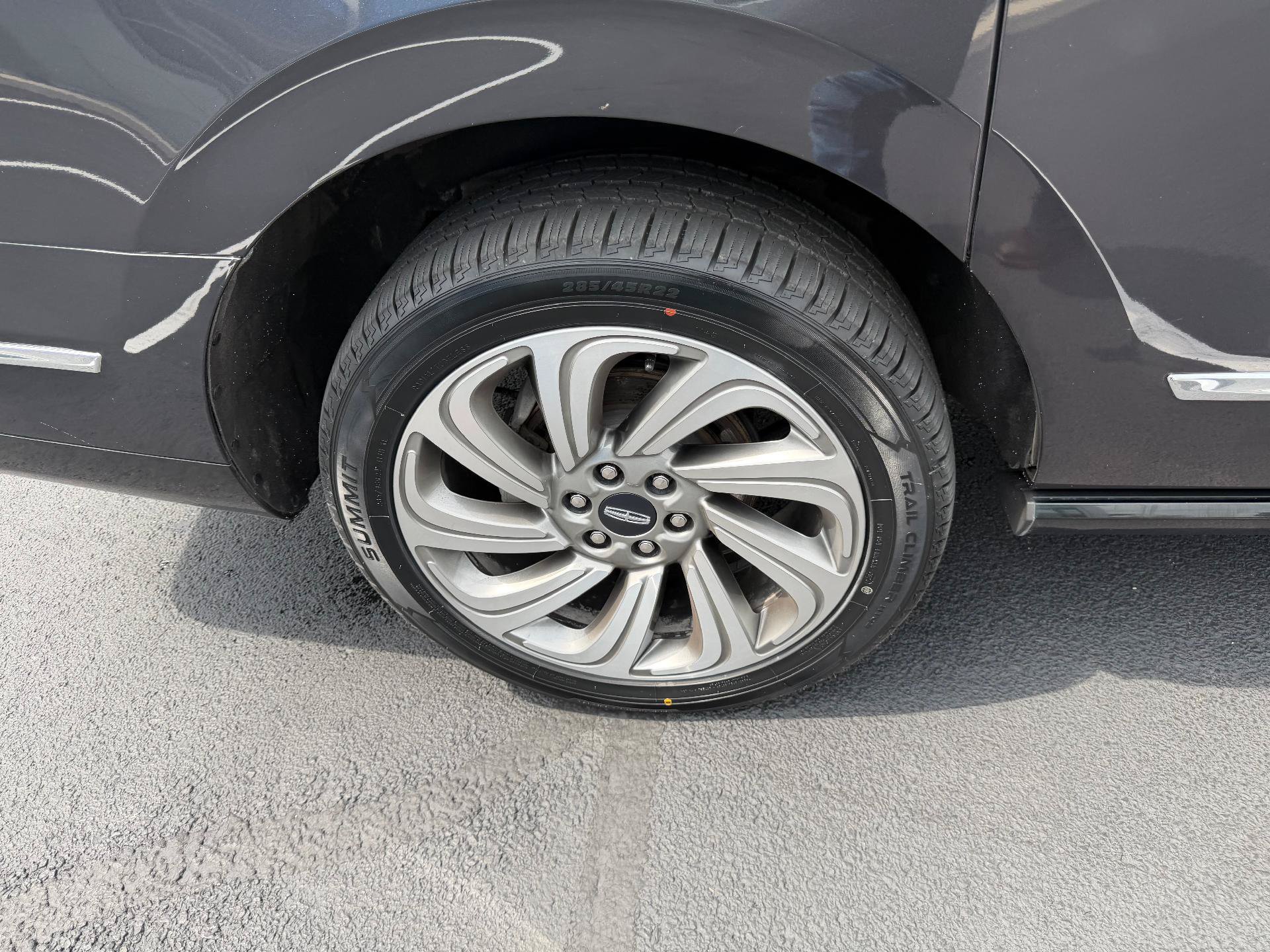 Used 2023 Lincoln Navigator L Reserve AWD/4WD image 11
