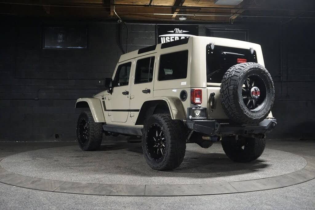 Used 2018 Jeep Wrangler Unlimited Rubicon w/ Connectivity Group image 3