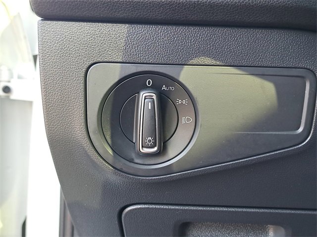 Used 2023 Volkswagen Tiguan SE image 24