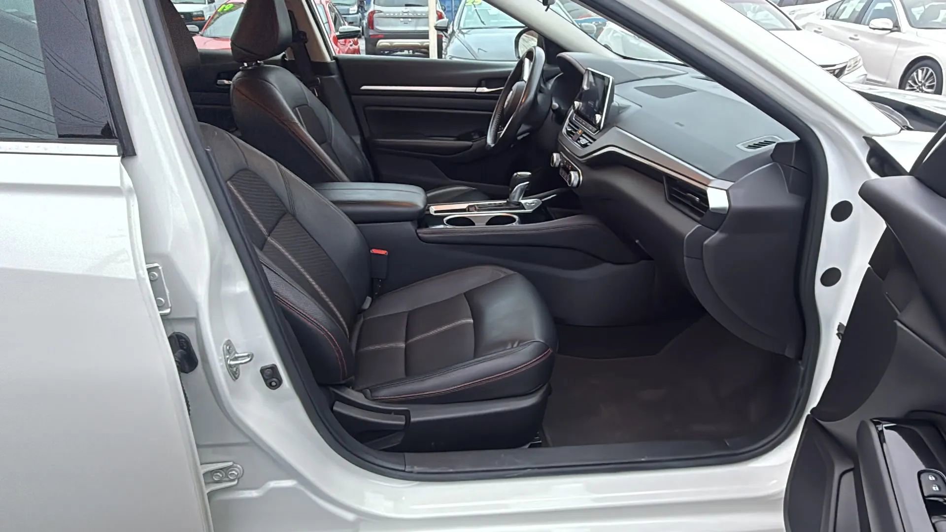 Used 2024 Nissan Altima 2.5 SR image 8