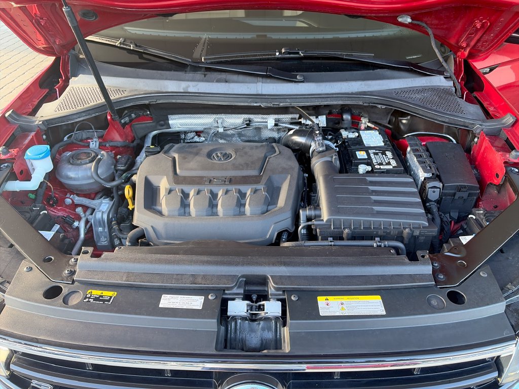 Certified 2024 Volkswagen Tiguan SE R-Line FWD image 42