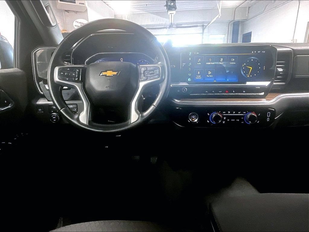 Used 2024 Chevrolet Silverado 1500 LT AWD/4WD image 17
