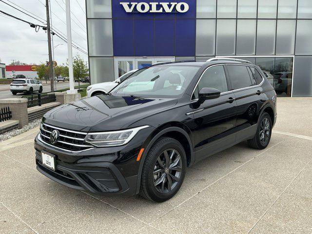 Used 2022 Volkswagen Tiguan SE AWD/4WD image 2