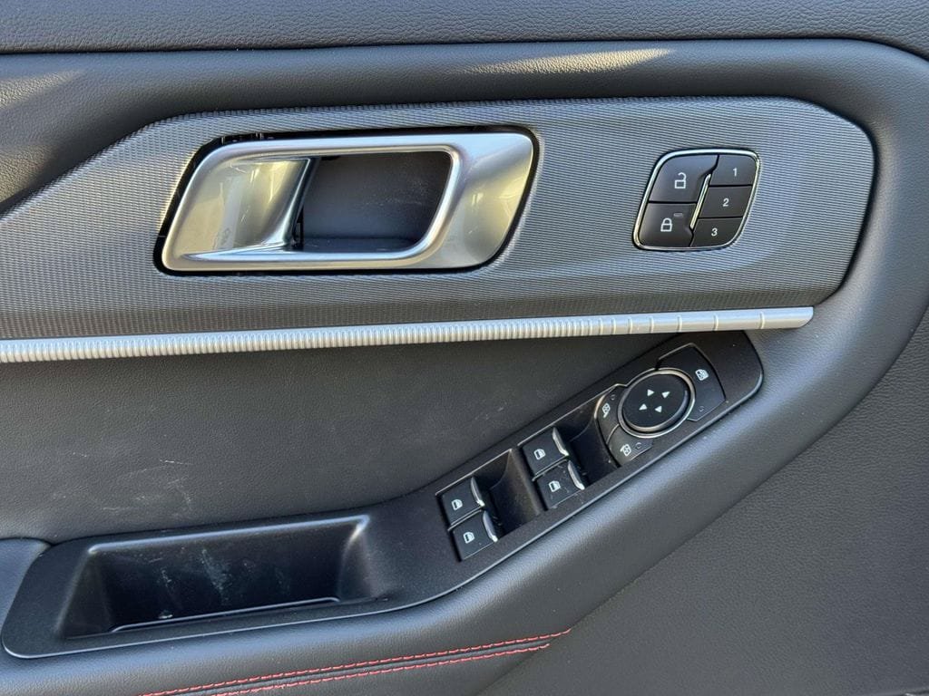 New 2026 Ford Explorer ST-Line w/ ST-Line Street Pack AWD/4WD image 18
