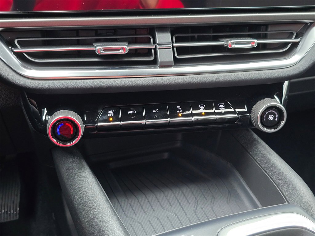 Used 2025 Chevrolet Equinox EV LT image 27