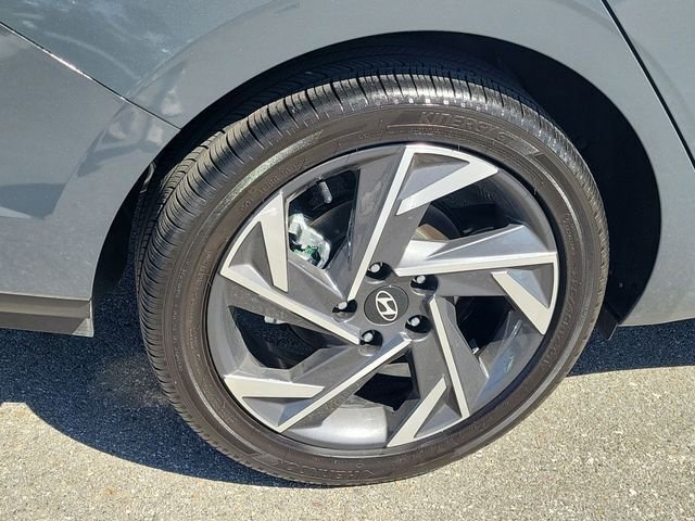Certified 2025 Hyundai Elantra SEL image 24