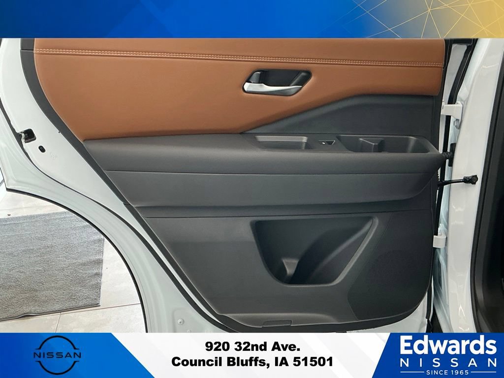 New 2026 Nissan Pathfinder Platinum AWD/4WD image 16