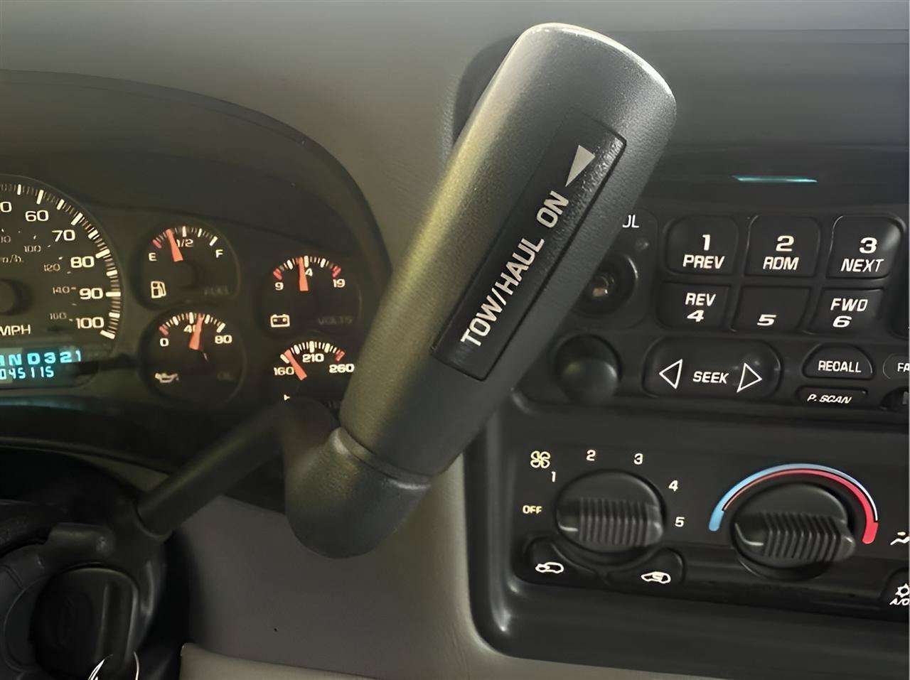 Used 2000 Chevrolet Suburban 2500 LS w/ LS Preferred Equipment Group AWD/4WD image 20