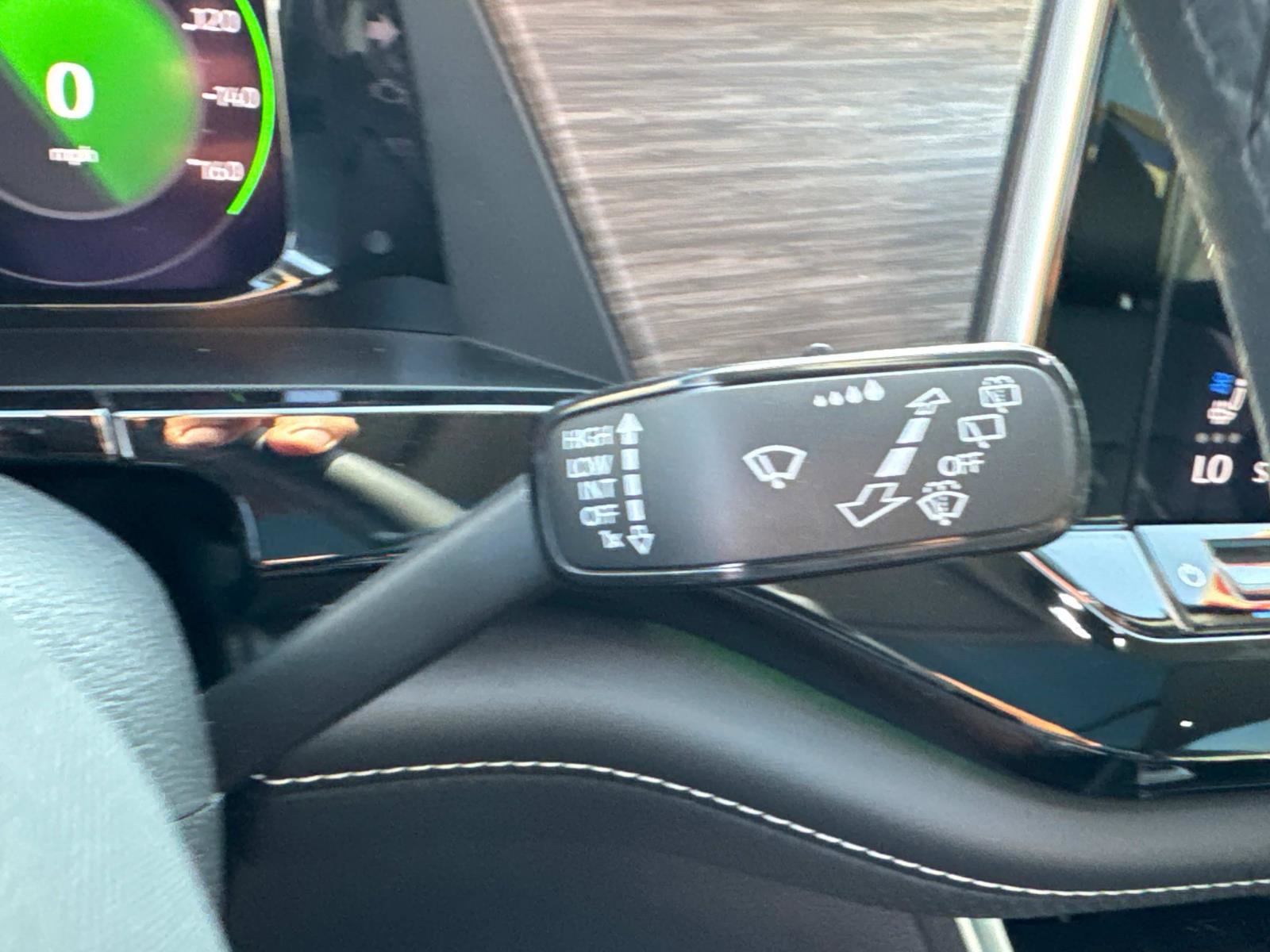 Certified 2025 Volkswagen Atlas SEL Premium R-Line image 29