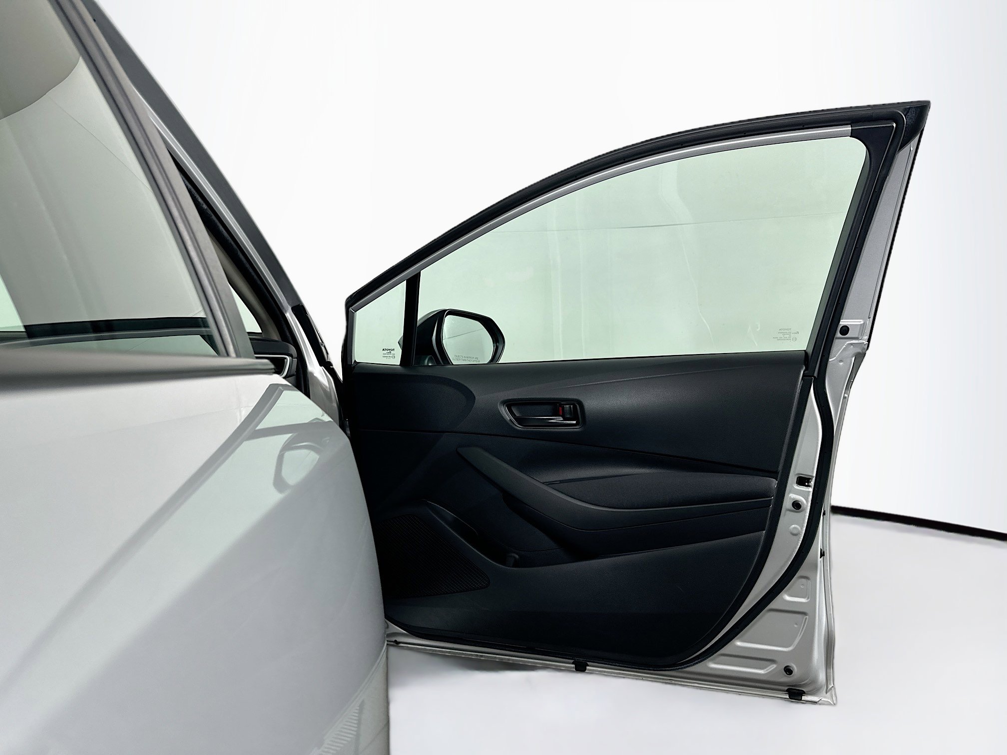 Used 2023 Toyota Corolla LE w/ Carpet Mat Package (TMS) image 30