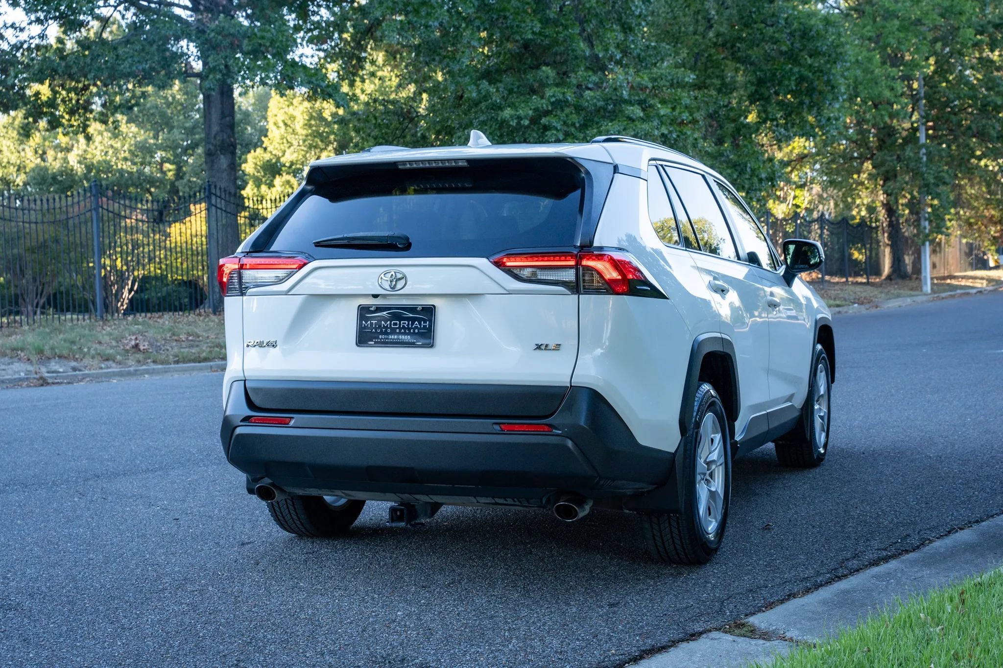 Used 2020 Toyota RAV4 XLE FWD image 6