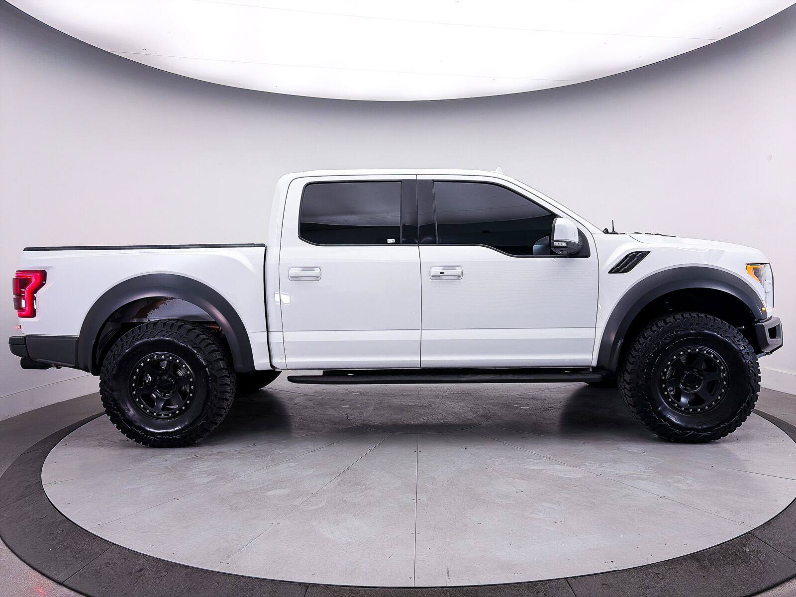 Used 2019 Ford F150 Raptor w/ Equipment Group 802A Luxury AWD/4WD image 39