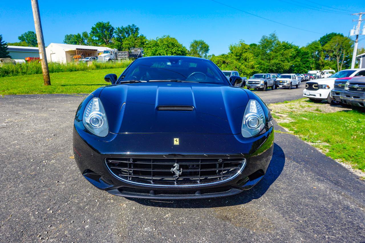 Used 2011 Ferrari California RWD image 9