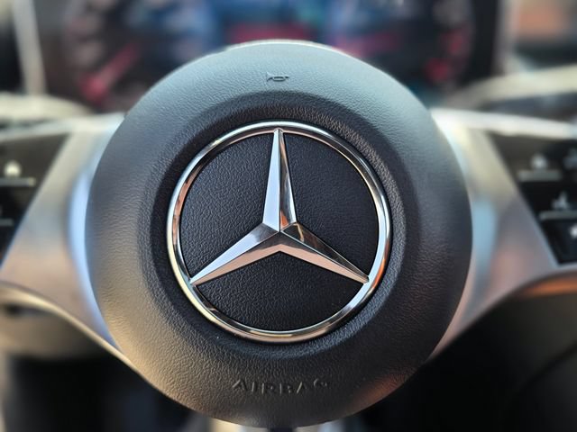 Used 2025 Mercedes-Benz GLC 300 image 27