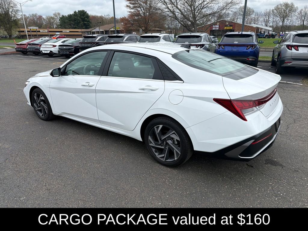 Used 2025 Hyundai Elantra SEL w/ Cargo Package FWD image 5