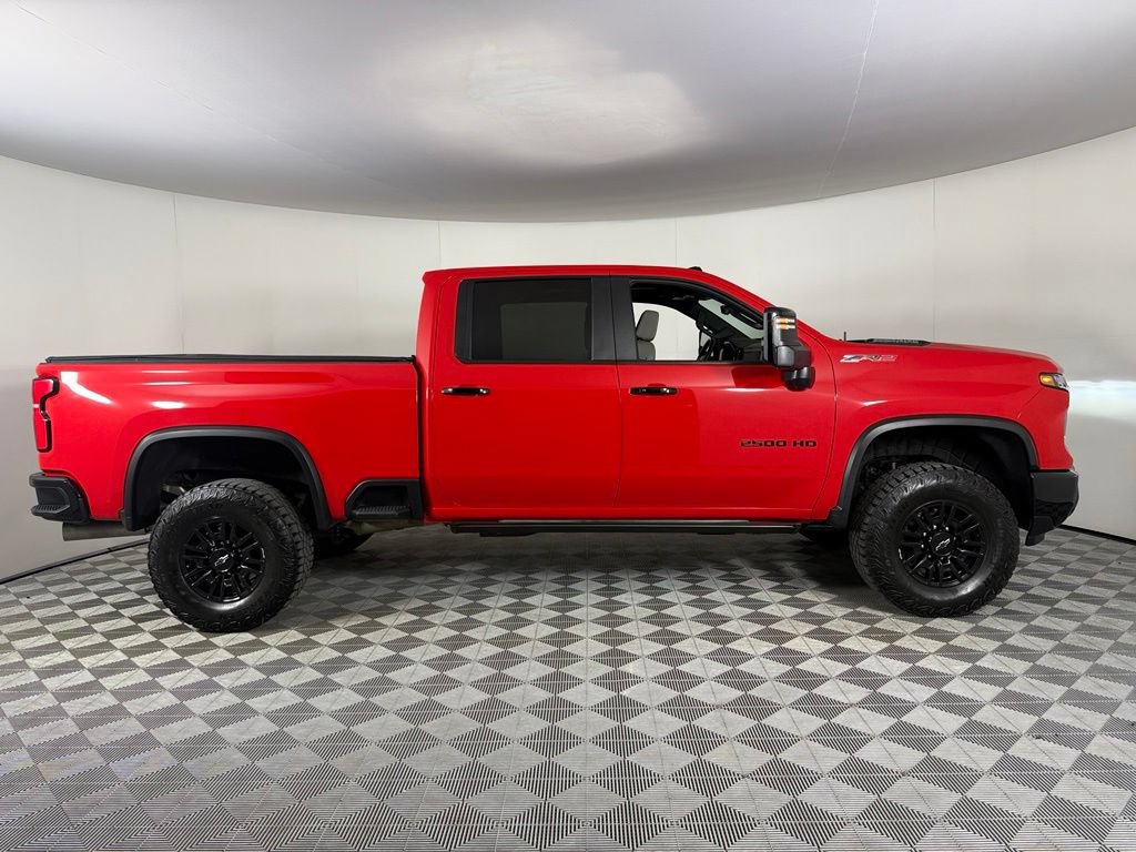 Used 2025 Chevrolet Silverado 2500 ZR2 w/ Technology Package AWD/4WD image 4