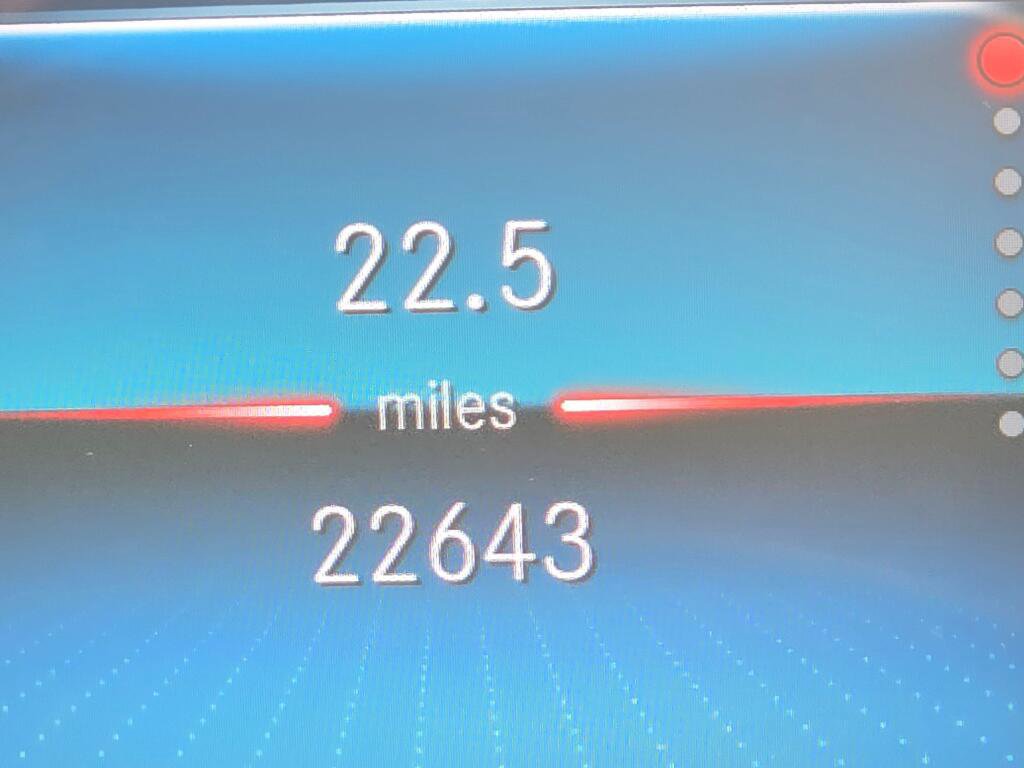 Used 2023 Mercedes-Benz GLB 250 4MATIC w/ Premium Package image 41