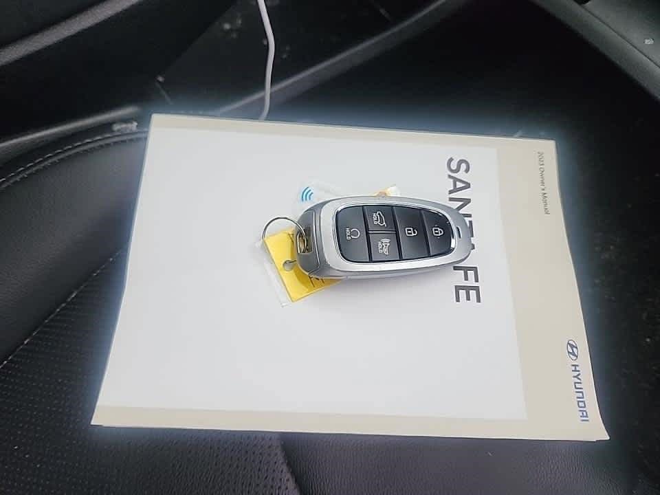 Used 2023 Hyundai Santa Fe SEL w/ Premium Package image 2