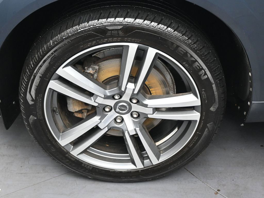 Used 2020 Volvo XC60 T6 Momentum image 29