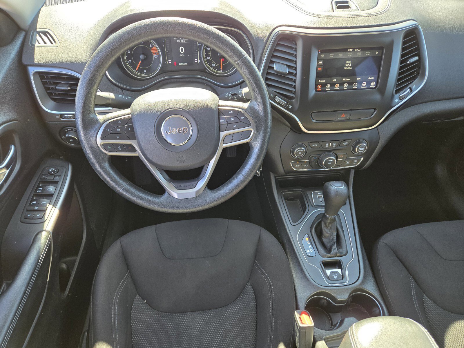 Used 2019 Jeep Cherokee Latitude w/ Popular Appearance Group FWD image 12
