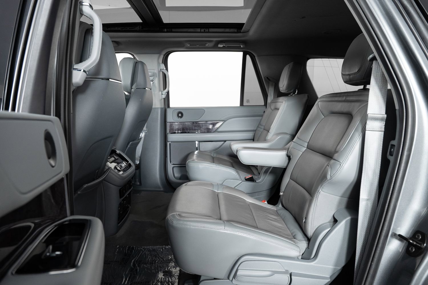Used 2021 Lincoln Navigator L Reserve AWD/4WD image 17