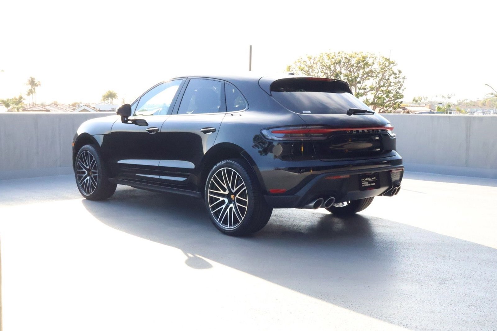 Certified 2025 Porsche Macan image 3