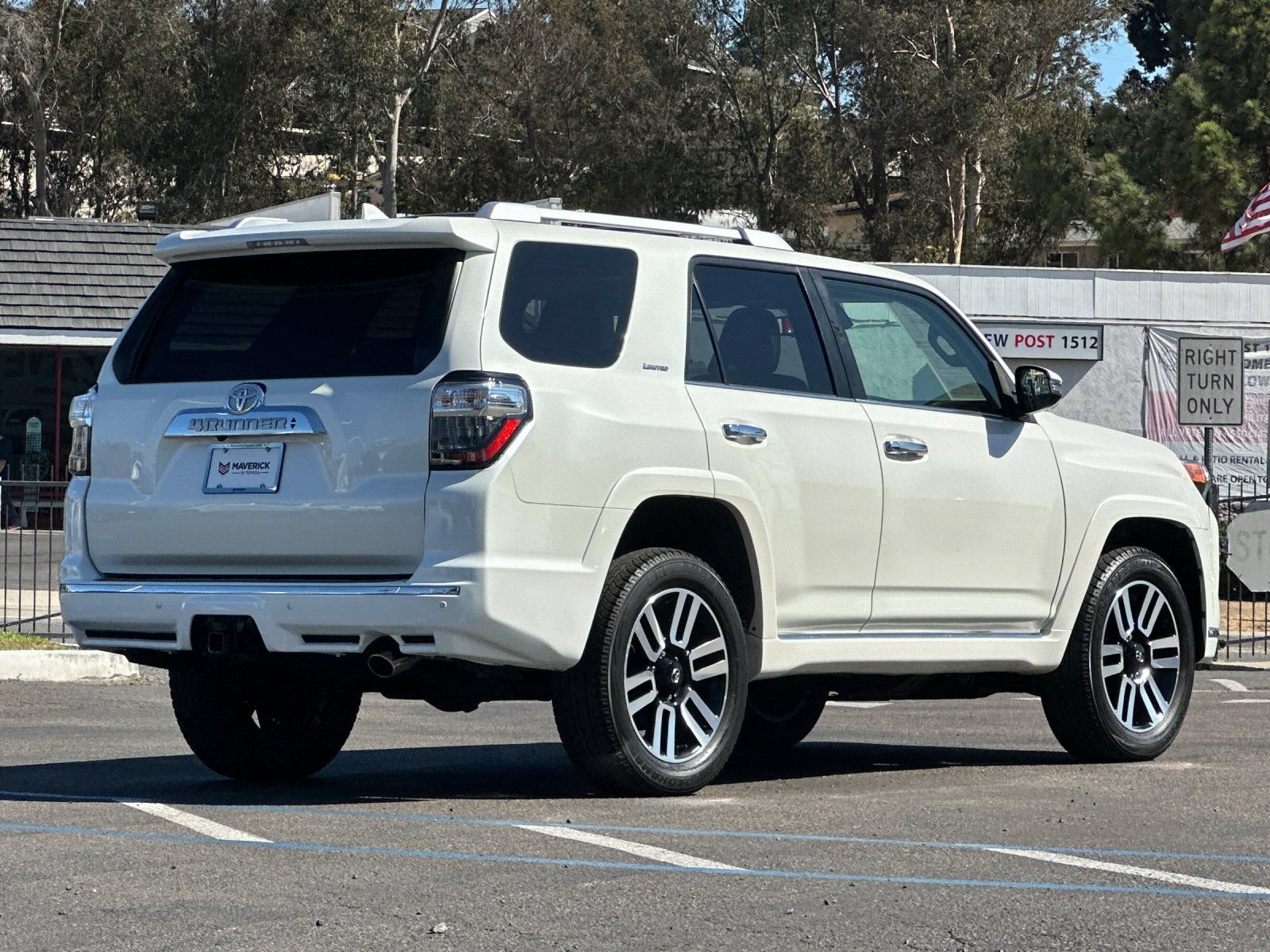 Used 2022 Toyota 4Runner Limited AWD/4WD image 5