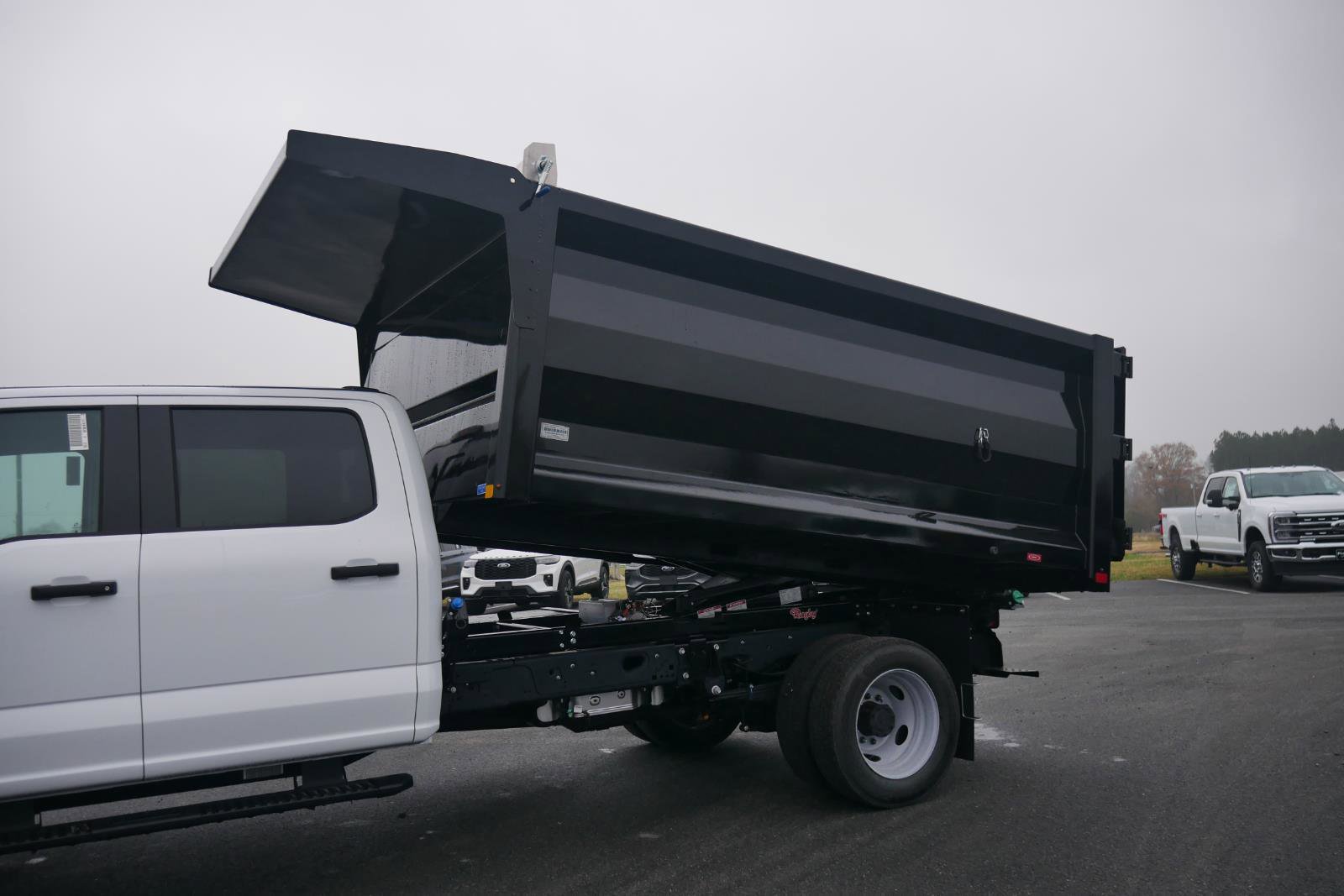 New 2026 Ford F550 4x4 Crew Cab image 14
