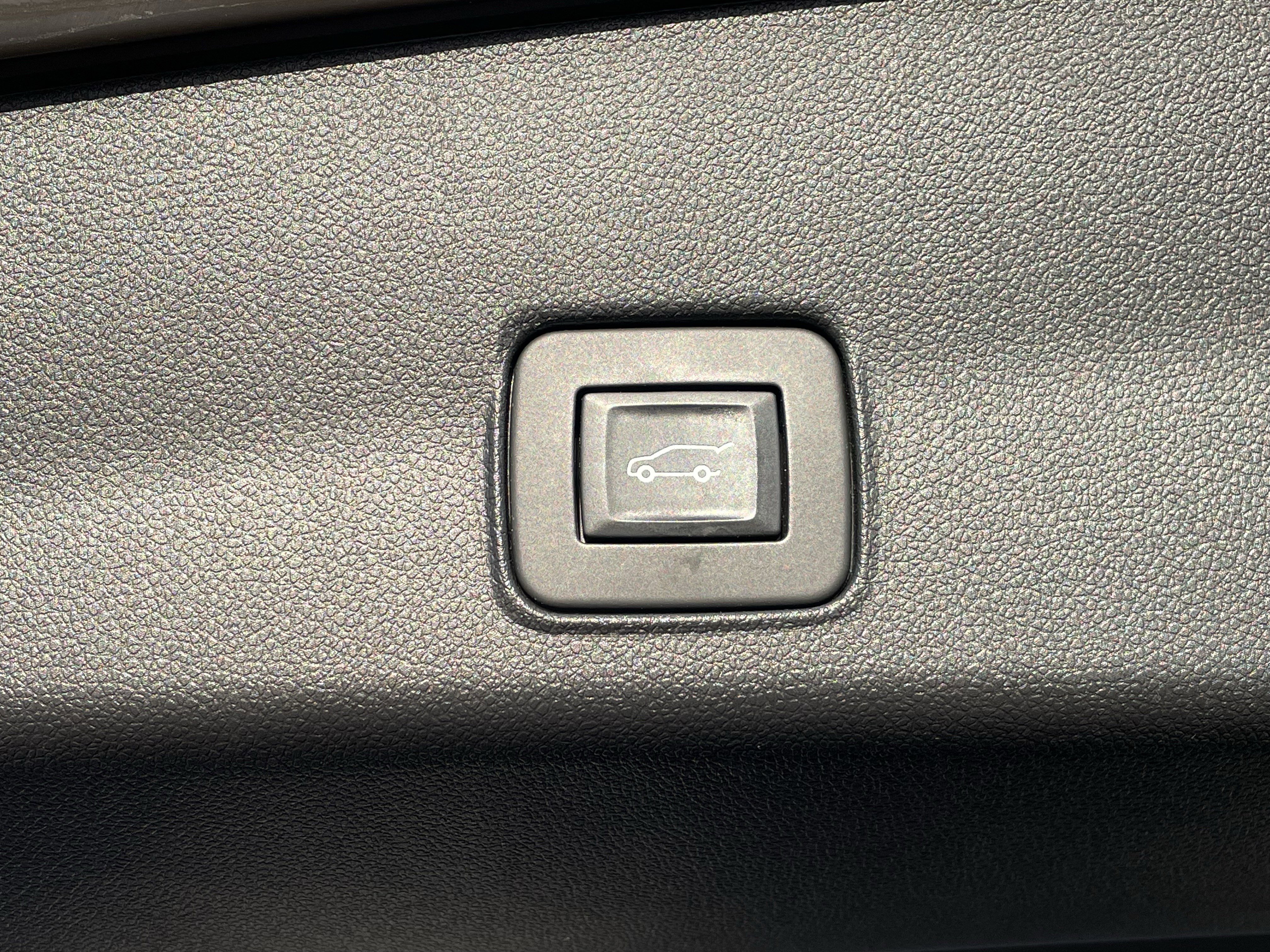 Used 2022 Chevrolet TrailBlazer ACTIV w/ Sun and Liftgate Package image 7