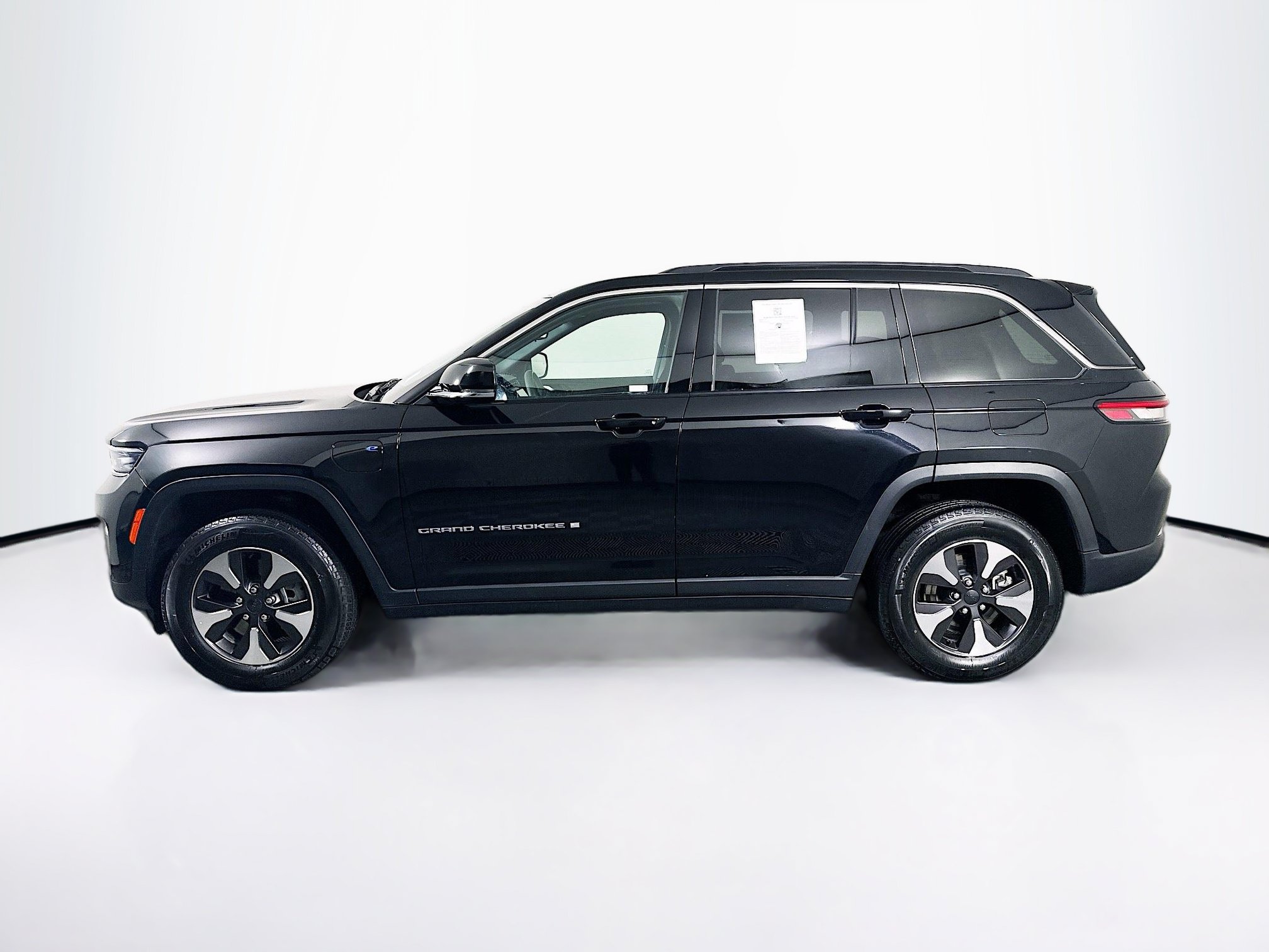 Used 2024 Jeep Grand Cherokee Limited 4xe AWD/4WD image 4