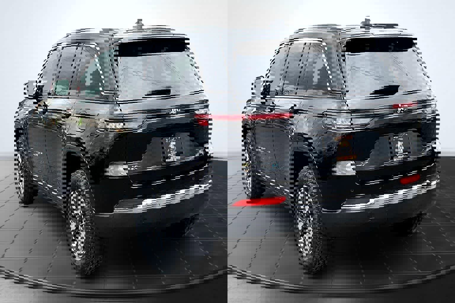 Used 2022 Jeep Grand Cherokee Limited 4xe w/ MOPAR Finishing Package image 4