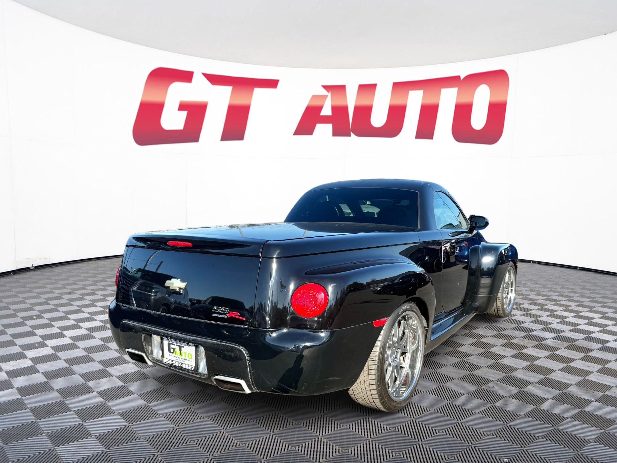 Used 2004 Chevrolet SSR w/ Preferred Equipment Group RWD image 5