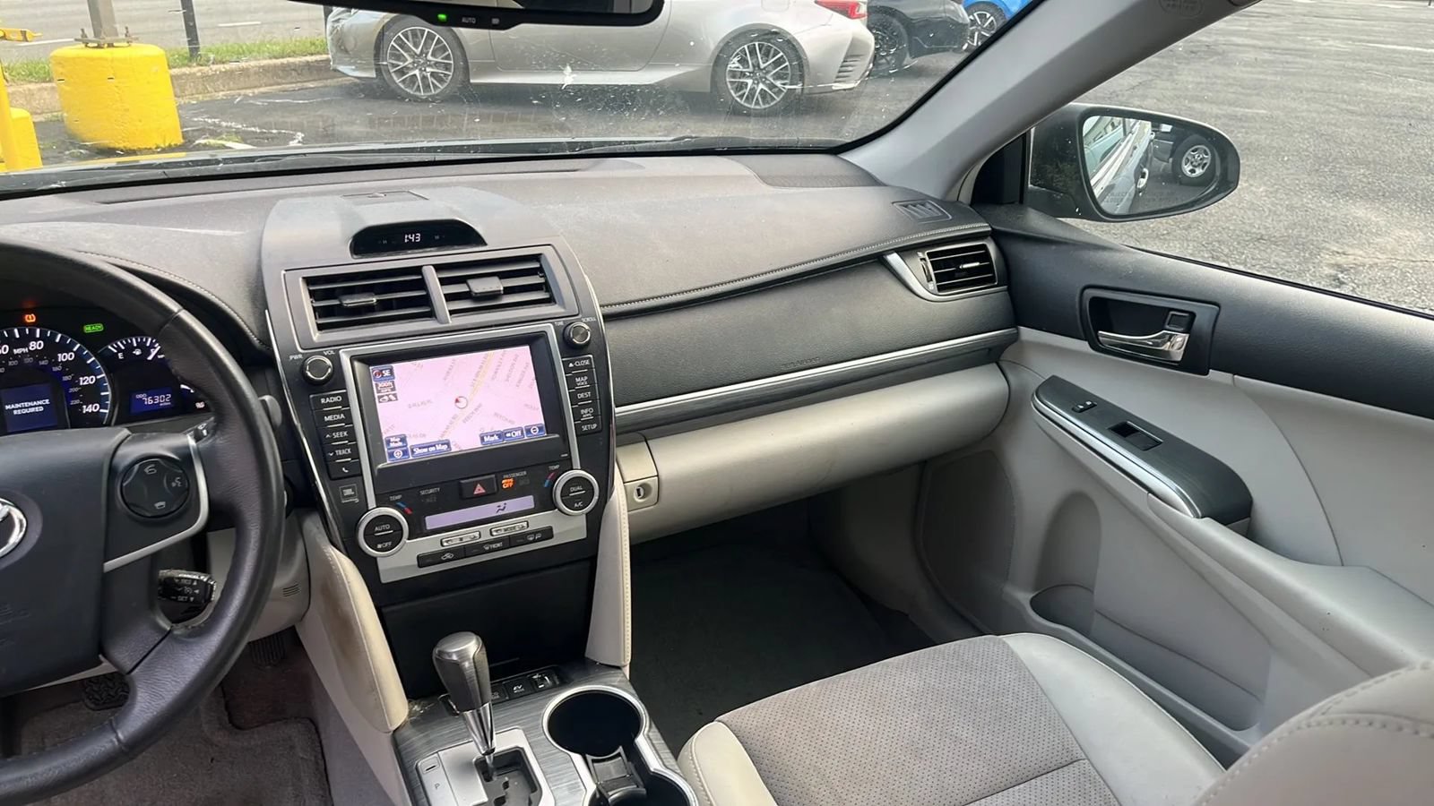 Used 2012 Toyota Camry XLE w/ Leather Pkg FWD image 24