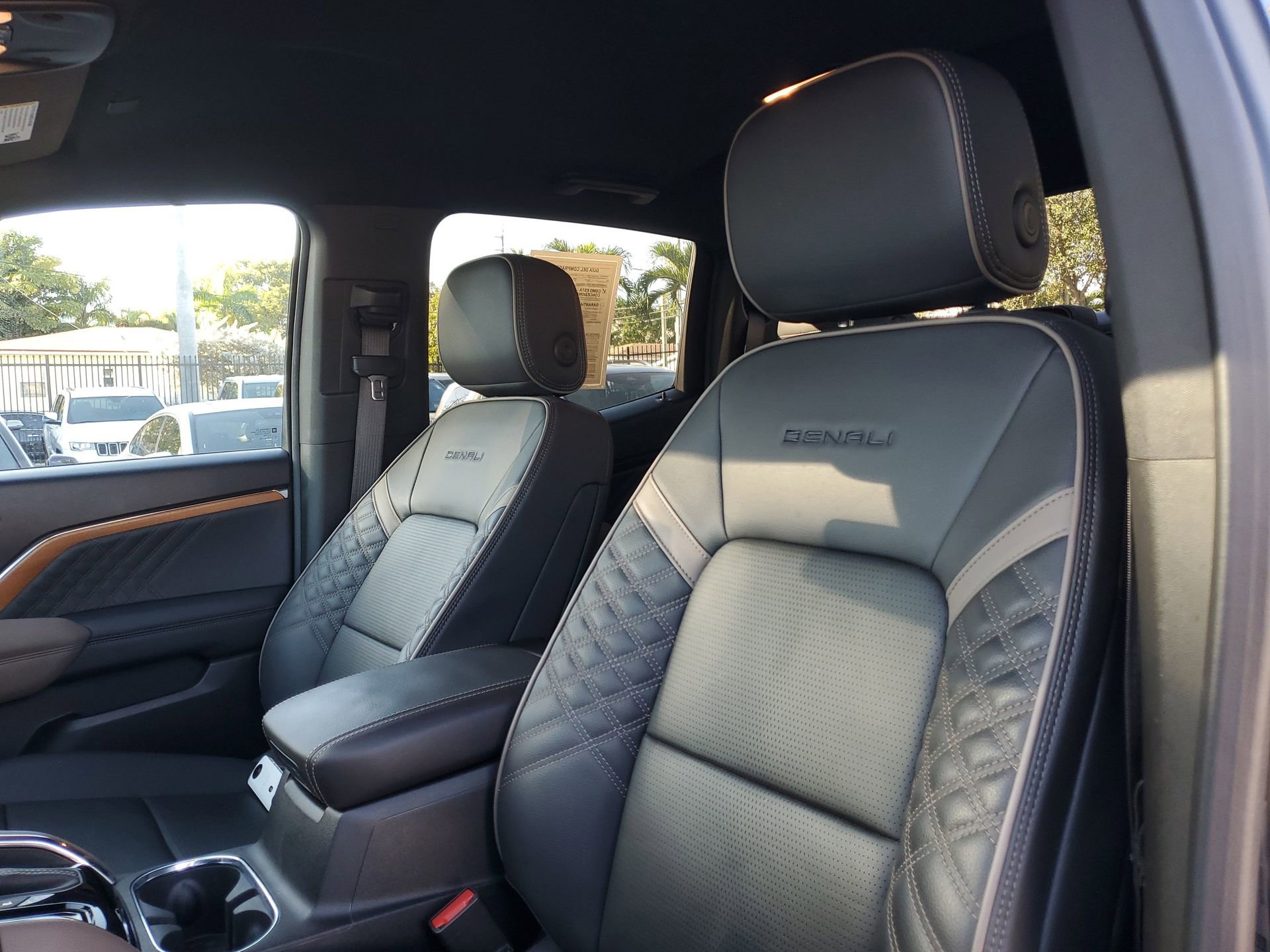 Used 2024 GMC Canyon Denali w/ LPO, Denali Black Edition image 24