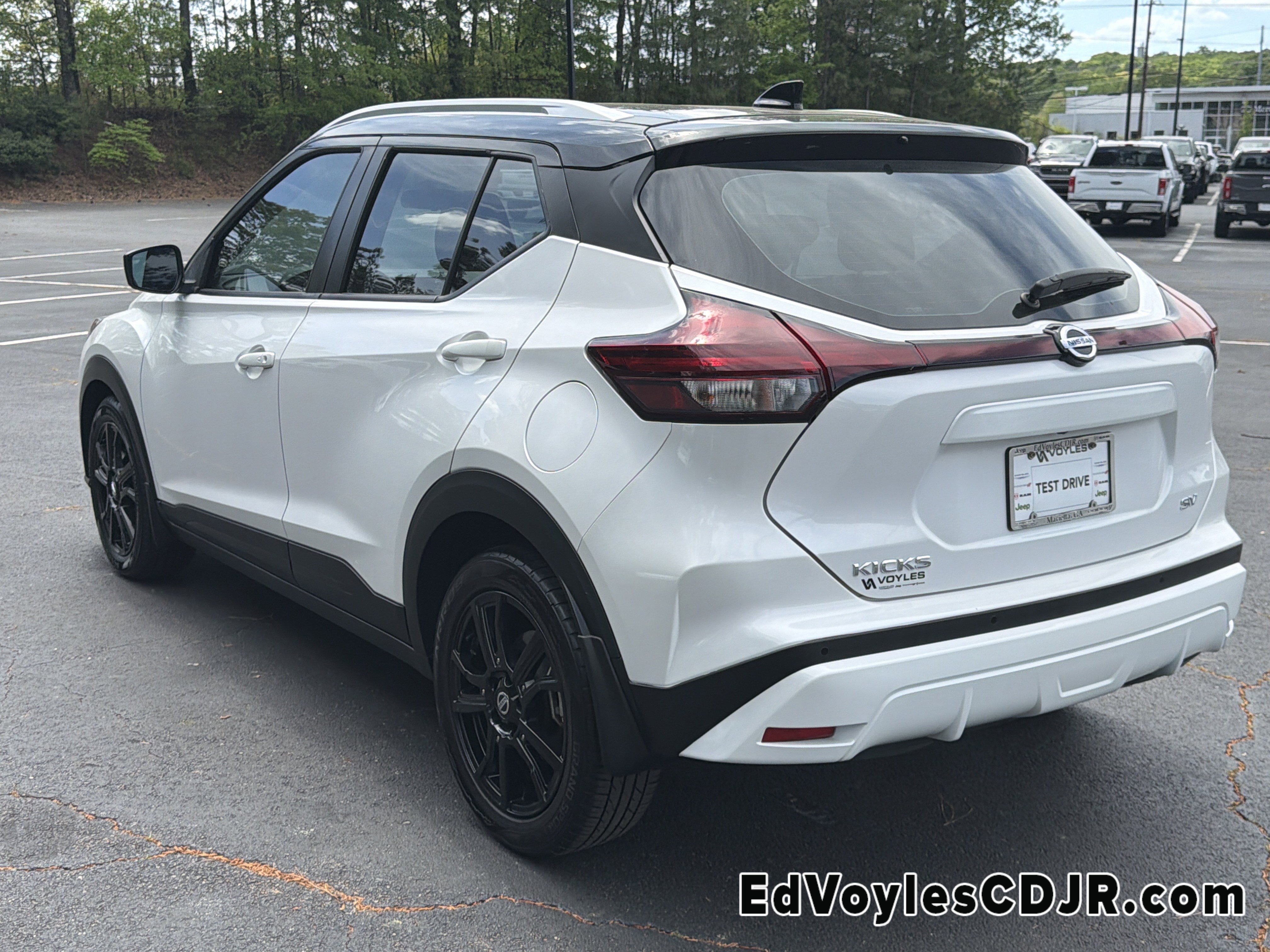 Used 2021 Nissan Kicks SV image 6