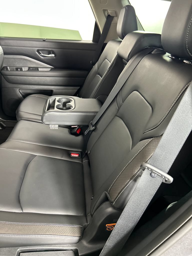 Used 2023 Nissan Pathfinder SL AWD/4WD image 17