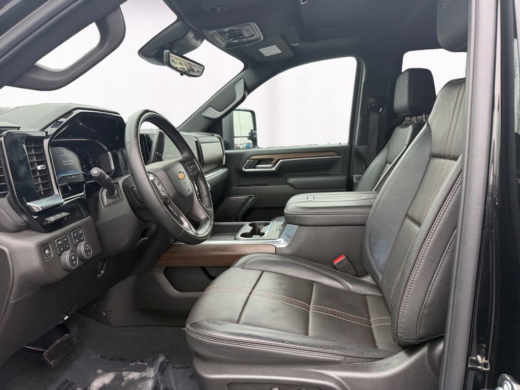 Used 2025 Chevrolet Silverado 2500 High Country w/ High Country Premium Package image 9
