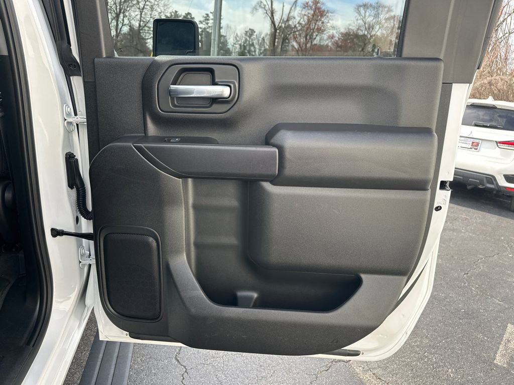 Used 2025 Chevrolet Silverado 2500 Custom w/ Custom Value Package image 17