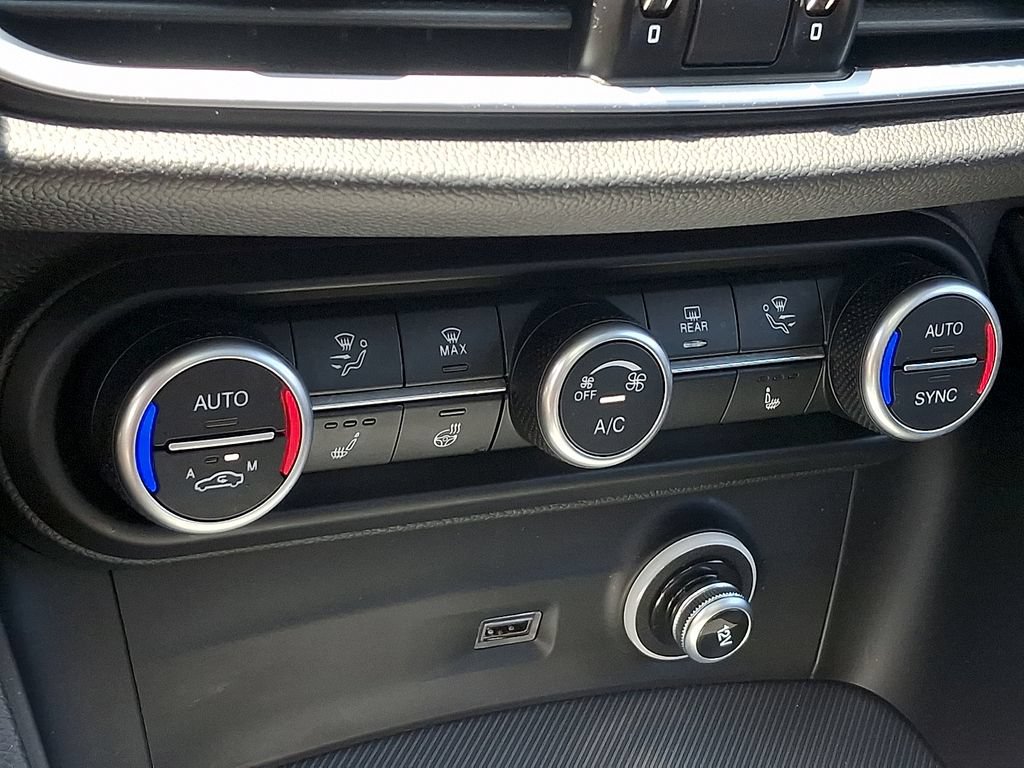 Used 2024 Alfa Romeo Stelvio AWD image 16