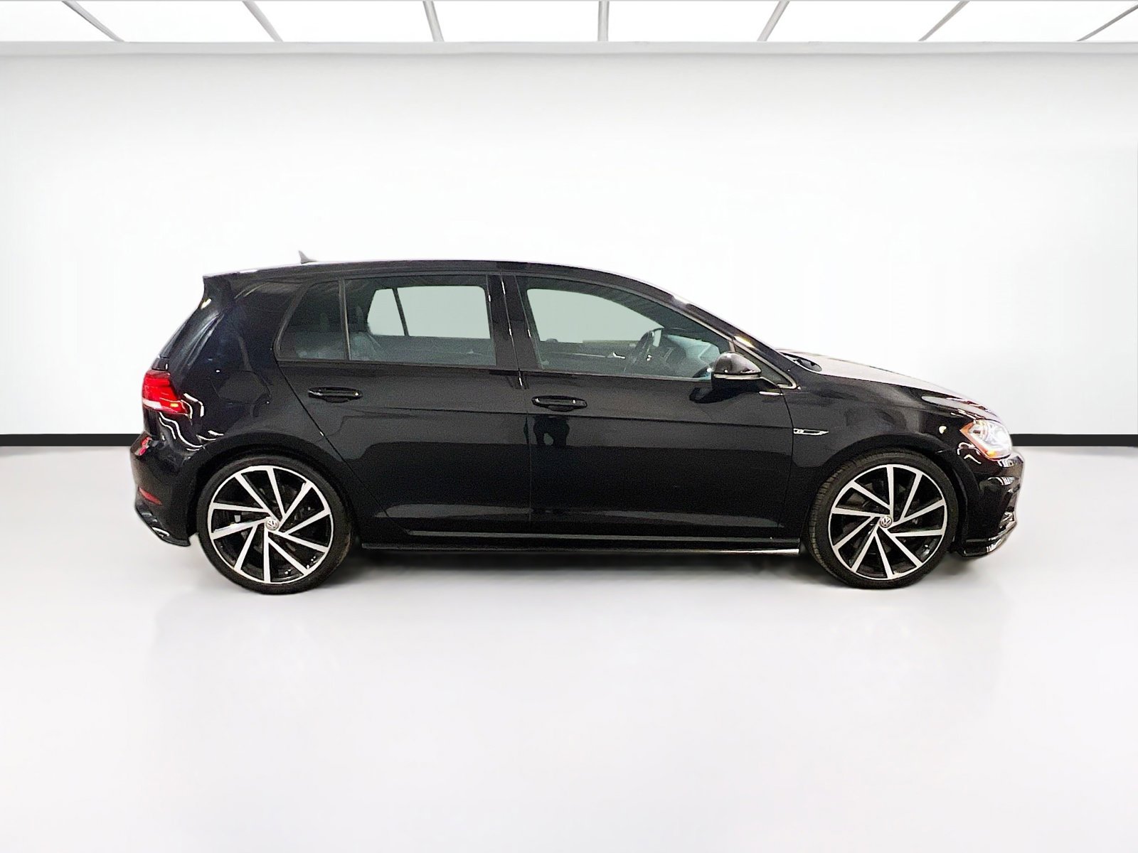 Used 2018 Volkswagen Golf R 4-Door AWD/4WD image 25