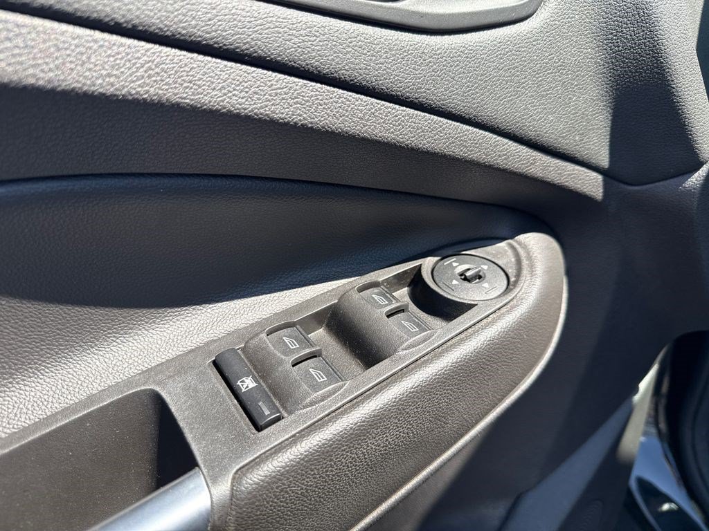 Used 2016 Ford Escape SE FWD image 18