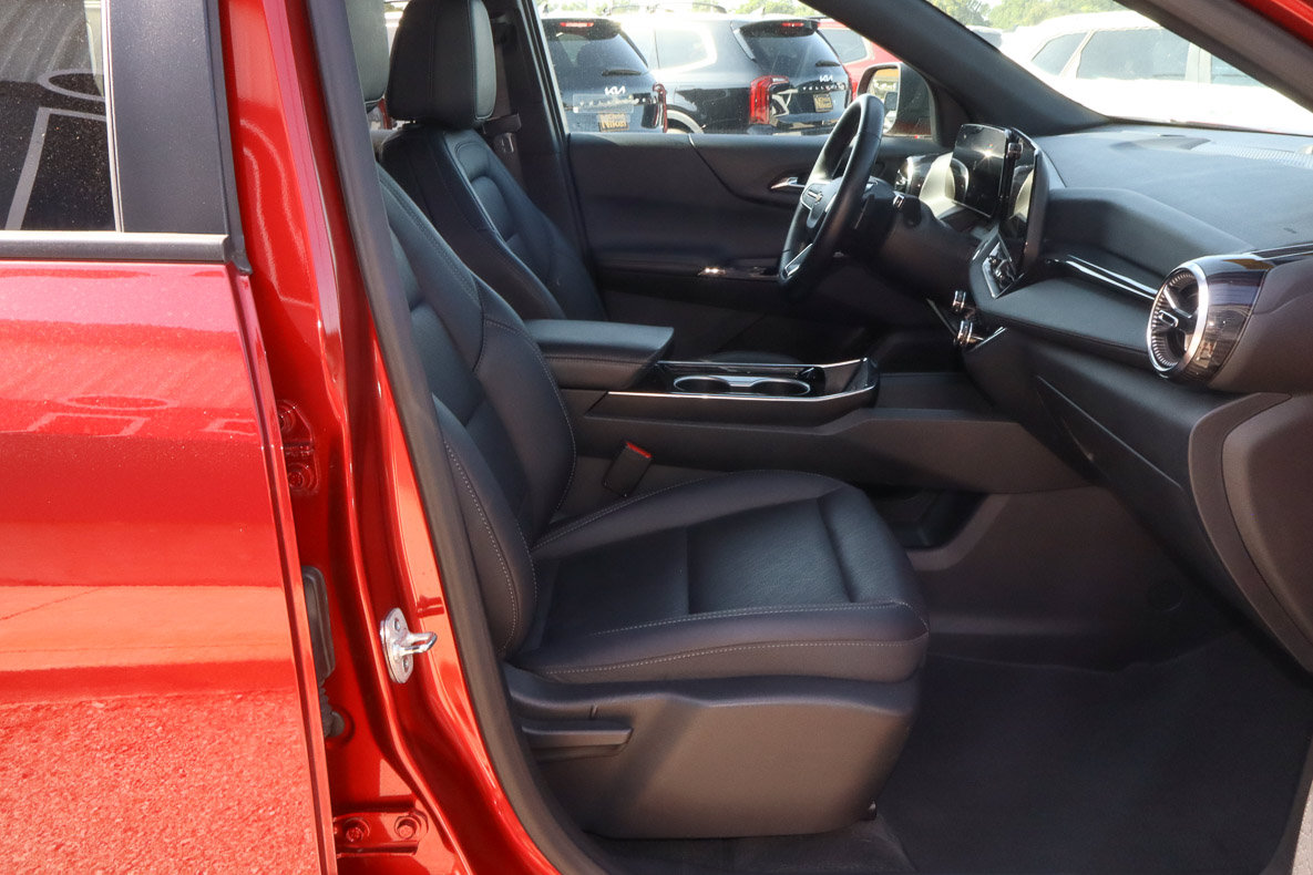 Used 2025 Chevrolet Equinox LT w/ Convenience Package II FWD image 25